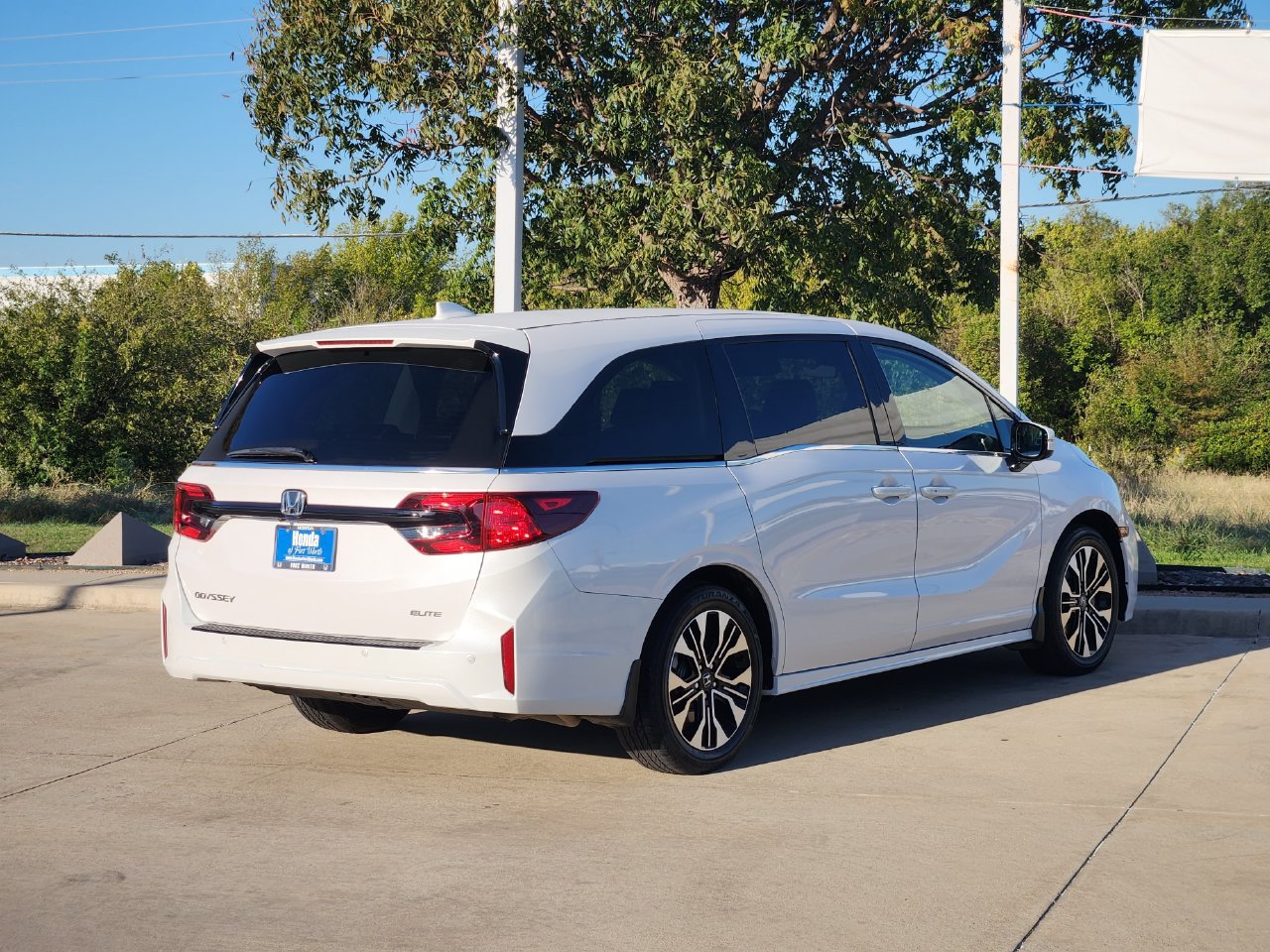Used 2025 Honda Odyssey Elite image 5