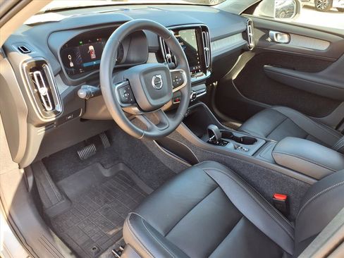 Used 2025 Volvo XC40 B5 Core w/ Protection Package Premier image 20