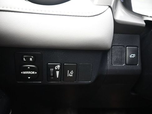 Used 2018 Toyota RAV4 Limited AWD/4WD image 27