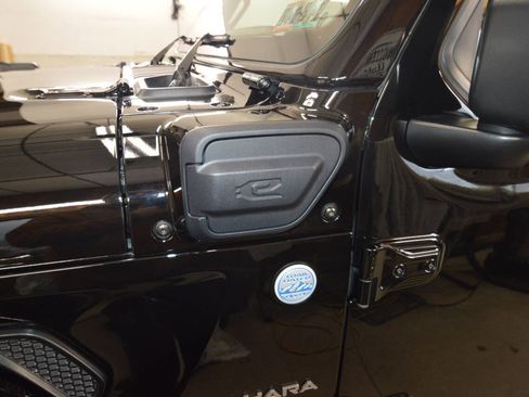 Used 2024 Jeep Wrangler Unlimited Sahara w/ Dual Top Group image 32