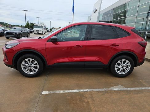 Certified 2025 Ford Escape Active w/ Cold Weather Package AWD/4WD image 2