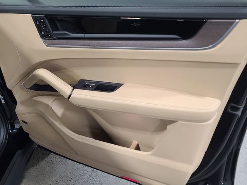 New 2026 Porsche Cayenne image 28