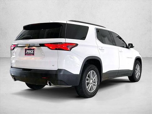 Used 2023 Chevrolet Traverse LT FWD image 2