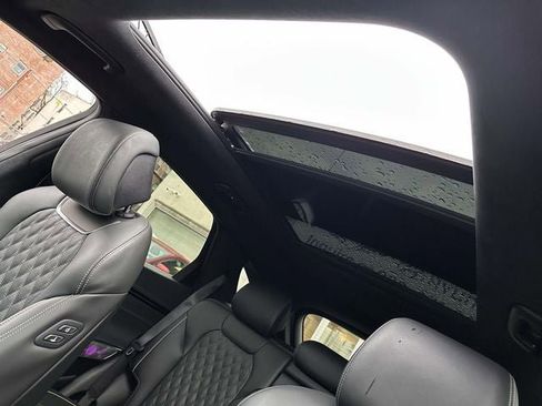 Used 2025 Genesis GV70 3.5T Sport w/ Sport Advanced Package image 17