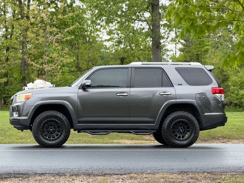 Used 2010 Toyota 4Runner SR5 AWD/4WD image 3