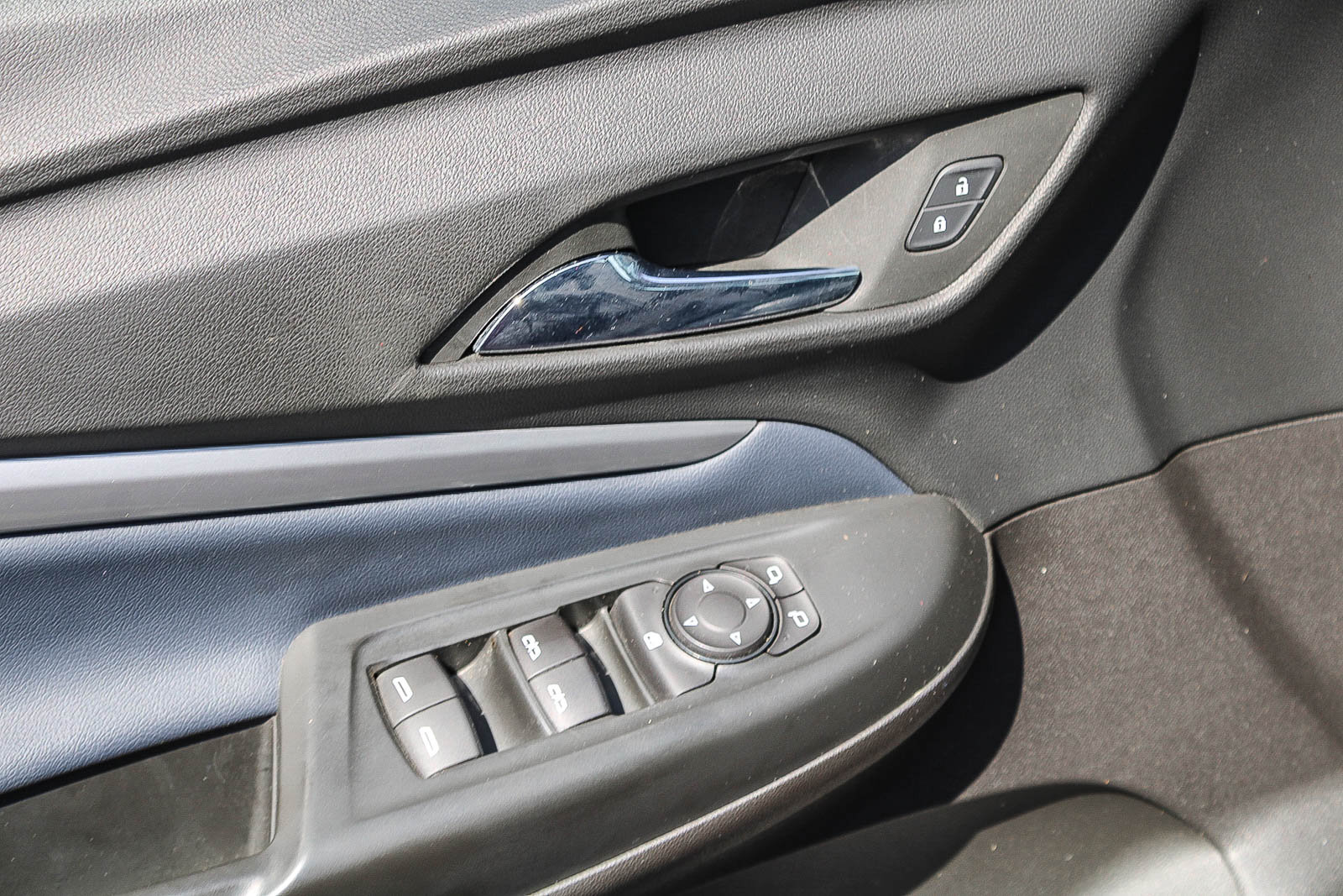 Used 2023 Chevrolet Bolt EUV Premier w/ Sun & Sound Package FWD image 22