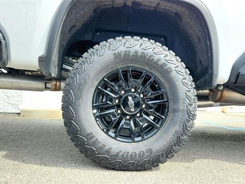 New 2026 Chevrolet Silverado 2500 ZR2 image 9