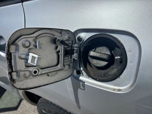 Used 2011 Toyota RAV4 4WD w/ Base L4 Extra Value Pkg image 59