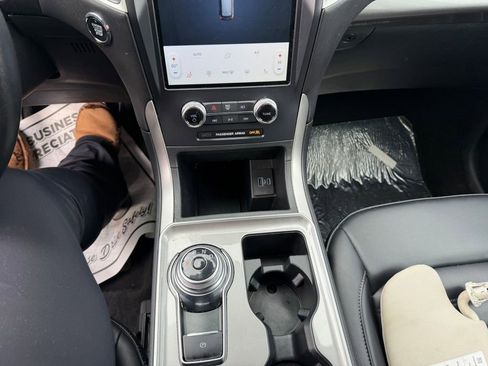 Used 2024 Ford Edge SEL image 18