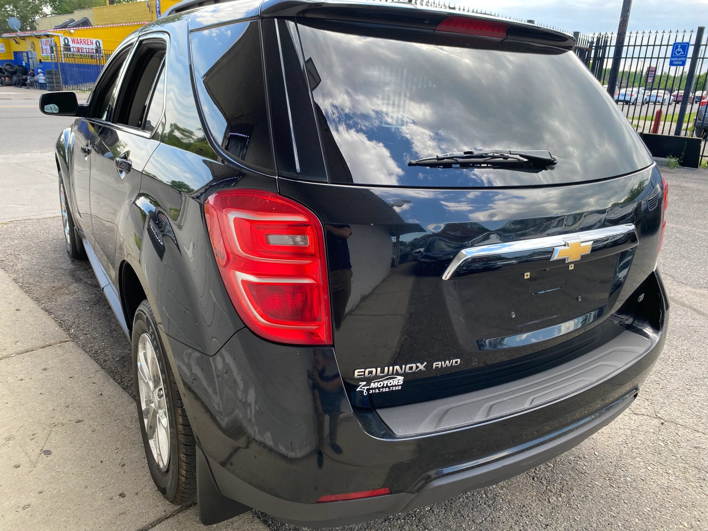 Used 2017 Chevrolet Equinox LT w/ True North Edition AWD/4WD image 2