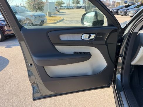 New 2026 Volvo XC40 B5 Ultra w/ Protection Package Premier image 17