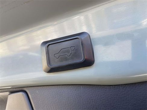 Used 2021 Toyota RAV4 XLE image 11