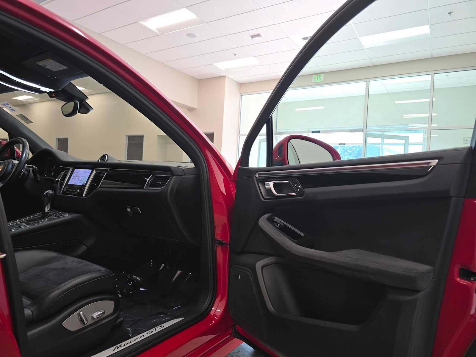 Used 2017 Porsche Macan GTS AWD/4WD image 28