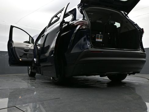 Used 2024 Toyota Sienna XLE image 37