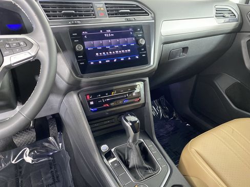 Used 2022 Volkswagen Tiguan SE AWD/4WD image 26