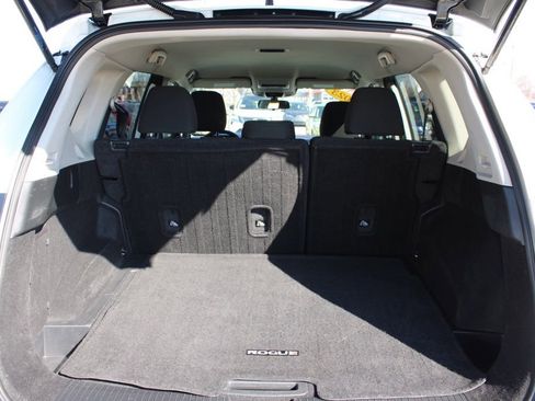 Used 2023 Nissan Rogue S image 11