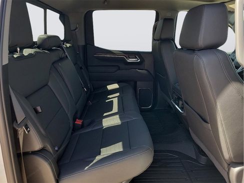 New 2025 GMC Sierra 1500 SLT image 17