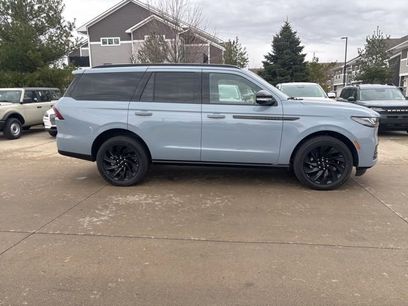 New 2025 Lincoln Navigator Reserve w/ Jet Appearance Package