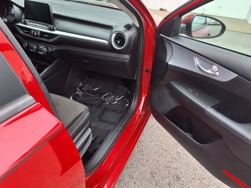 Used 2024 Kia Forte LXS w/ LXS Technology Package FWD image 25