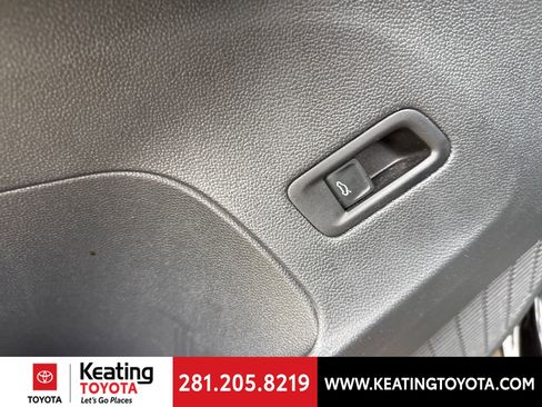 Used 2025 Volkswagen Atlas SE image 12