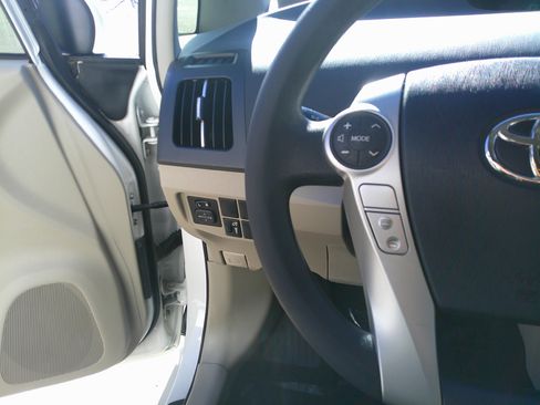 Used 2015 Toyota Prius Two image 24