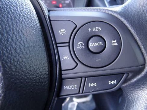 Used 2025 Toyota Corolla LE image 17