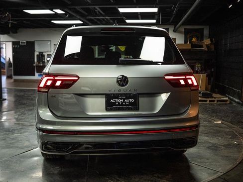 Used 2022 Volkswagen Tiguan SE R-Line image 6