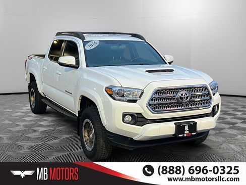 Used 2016 Toyota Tacoma TRD Sport image 1