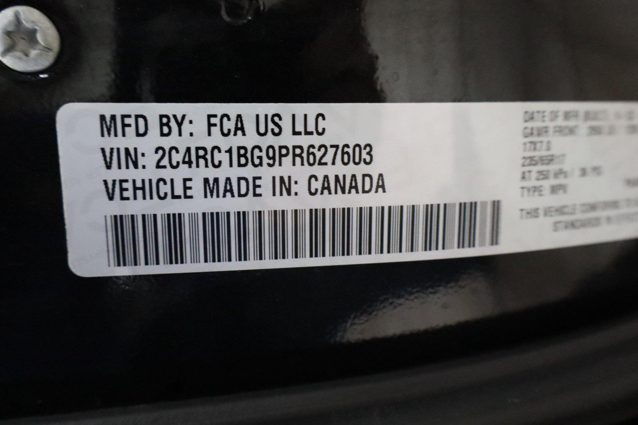 Used 2023 Chrysler Pacifica Touring-L FWD image 23
