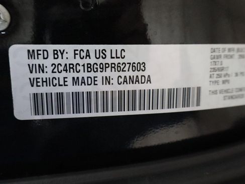 Used 2023 Chrysler Pacifica Touring-L FWD image 23