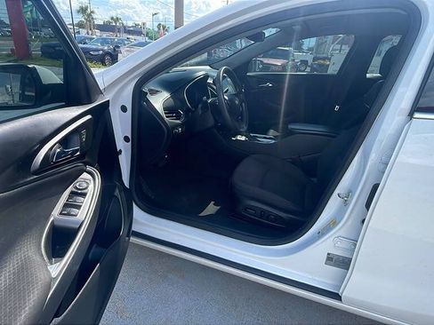 Used 2020 Chevrolet Malibu LT FWD image 3