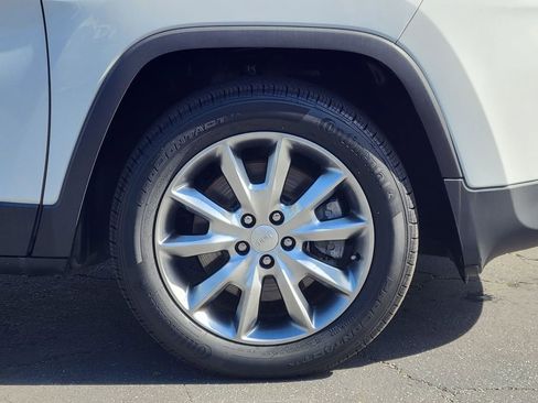 Used 2018 Jeep Cherokee Limited FWD image 28