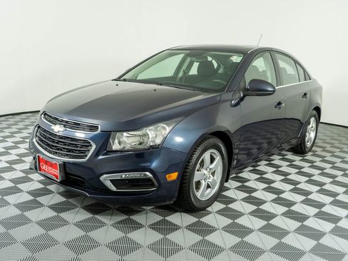Used 2016 Chevrolet Cruze LT w/ Sun And Sound Package FWD image 3