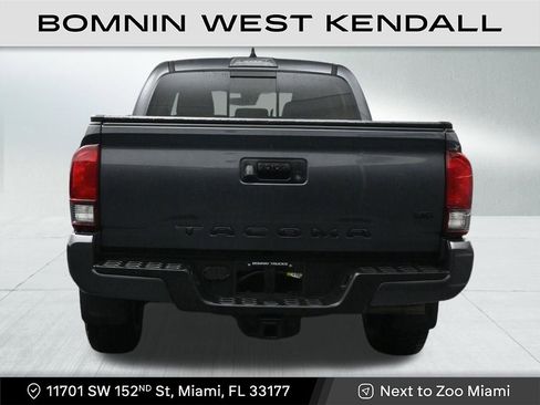 Used 2022 Toyota Tacoma SR5 w/ Technology Package image 4