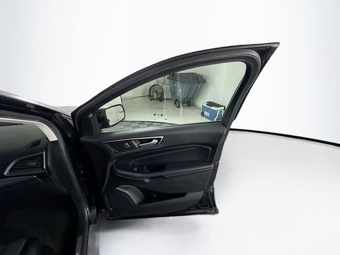Used 2015 Ford Edge Titanium FWD image 33
