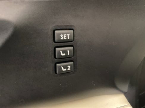 Used 2022 Subaru Ascent Limited w/ Technology Package image 25