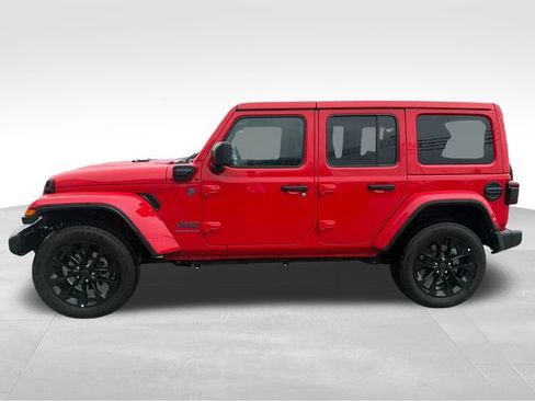 Used 2025 Jeep Wrangler Unlimited Sahara w/ Safety Group AWD/4WD image 10