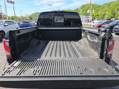 Used 2023 Nissan Titan PRO-4X w/ Pro-4x Convenience Package AWD/4WD image 10