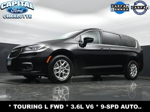 Used 2024 Chrysler Pacifica Touring-L FWD image 24