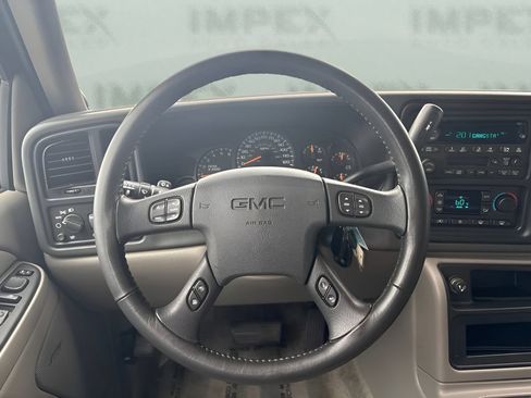 Used 2005 GMC Yukon XL SLT w/ SLT Preferred Equipment Group RWD image 15