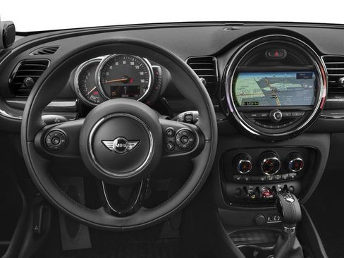 Used 2017 MINI Cooper Clubman w/ Premium Package image 7