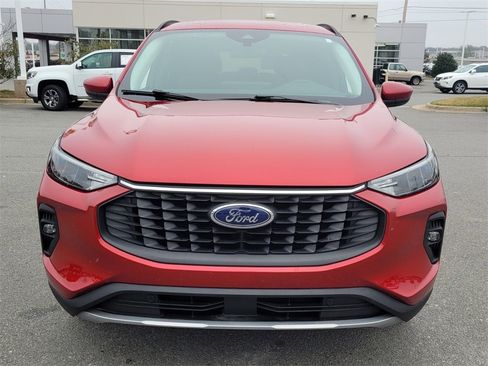 Used 2025 Ford Escape SE image 13