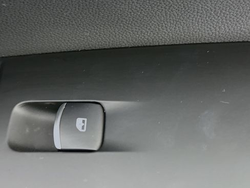 Used 2025 Alfa Romeo Stelvio Sprint w/ Convenience Package image 28