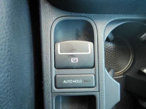 Used 2011 Volkswagen Tiguan SE image 42