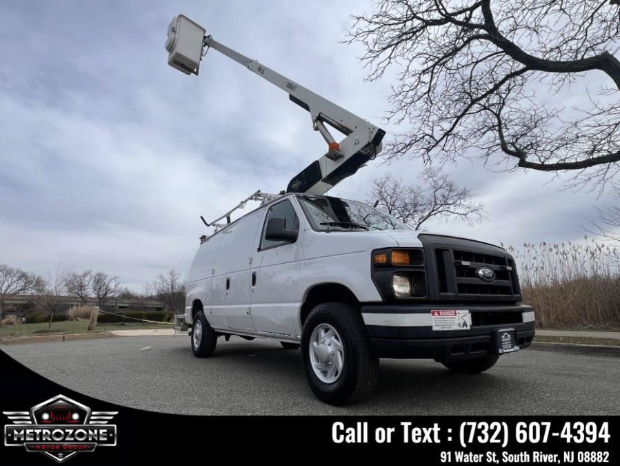 Used 2014 Ford E-350 and Econoline 350 Super Duty w/ Power Group RWD image 14