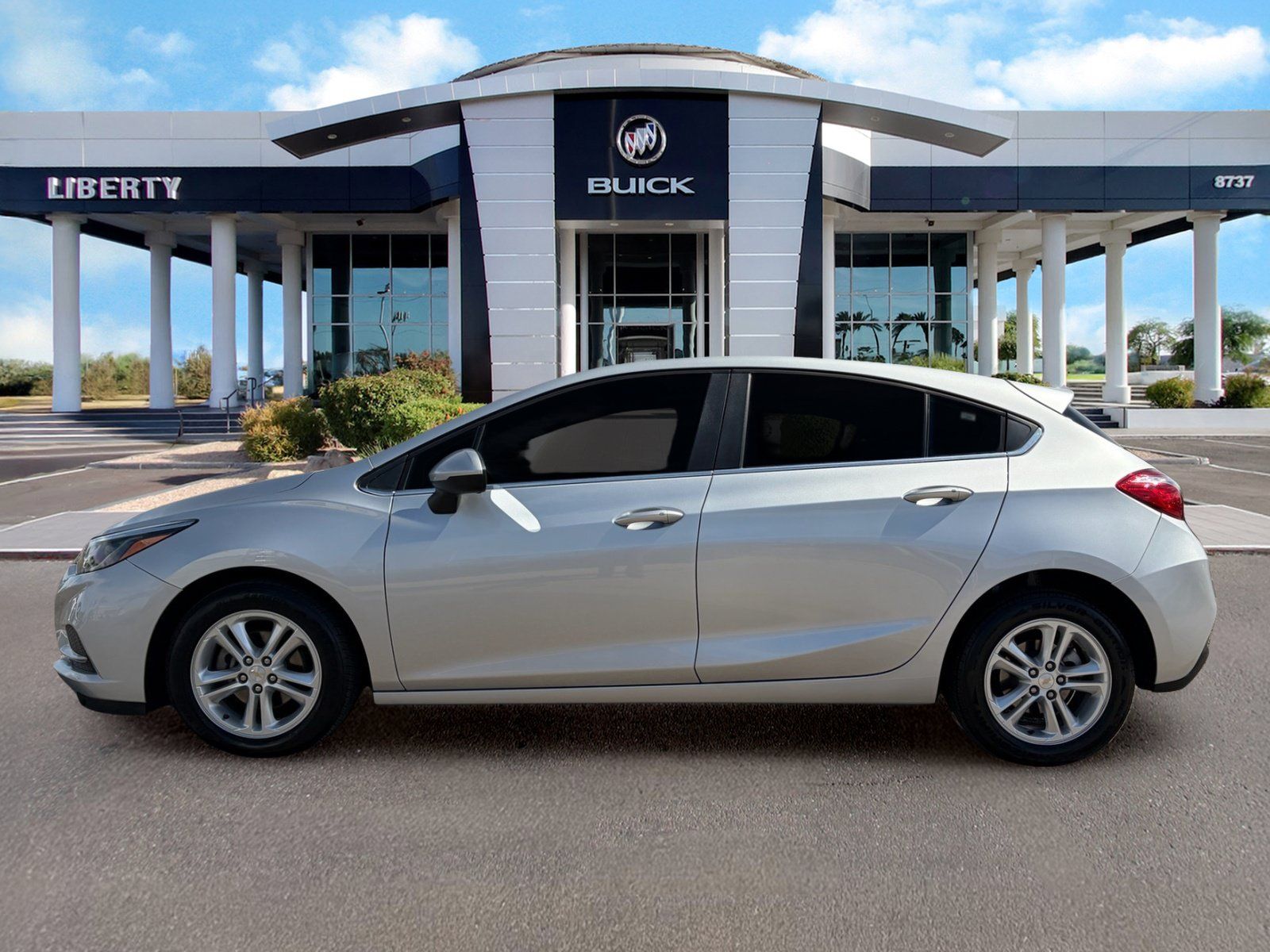 Used 2018 Chevrolet Cruze LT w/ Sun And Sound Package FWD image 7