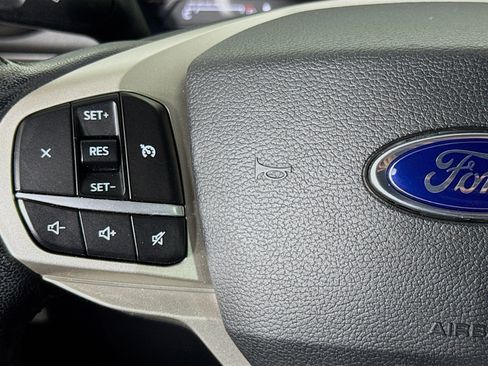 Used 2021 Ford Explorer XLT RWD image 11