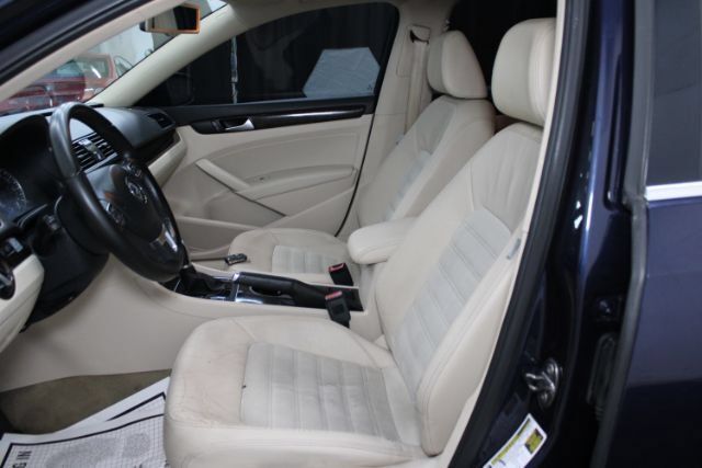Used 2014 Volkswagen Passat TDI SEL Premium FWD image 12