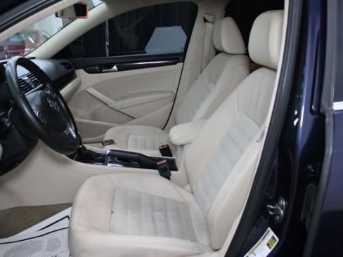 Used 2014 Volkswagen Passat TDI SEL Premium FWD image 12