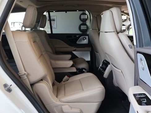Used 2023 Lincoln Aviator Grand Touring w/ Equipment Group 301A AWD/4WD image 23